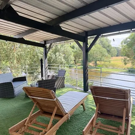 La Terrasse Hébergement de vacances Argenton-lʼ Église